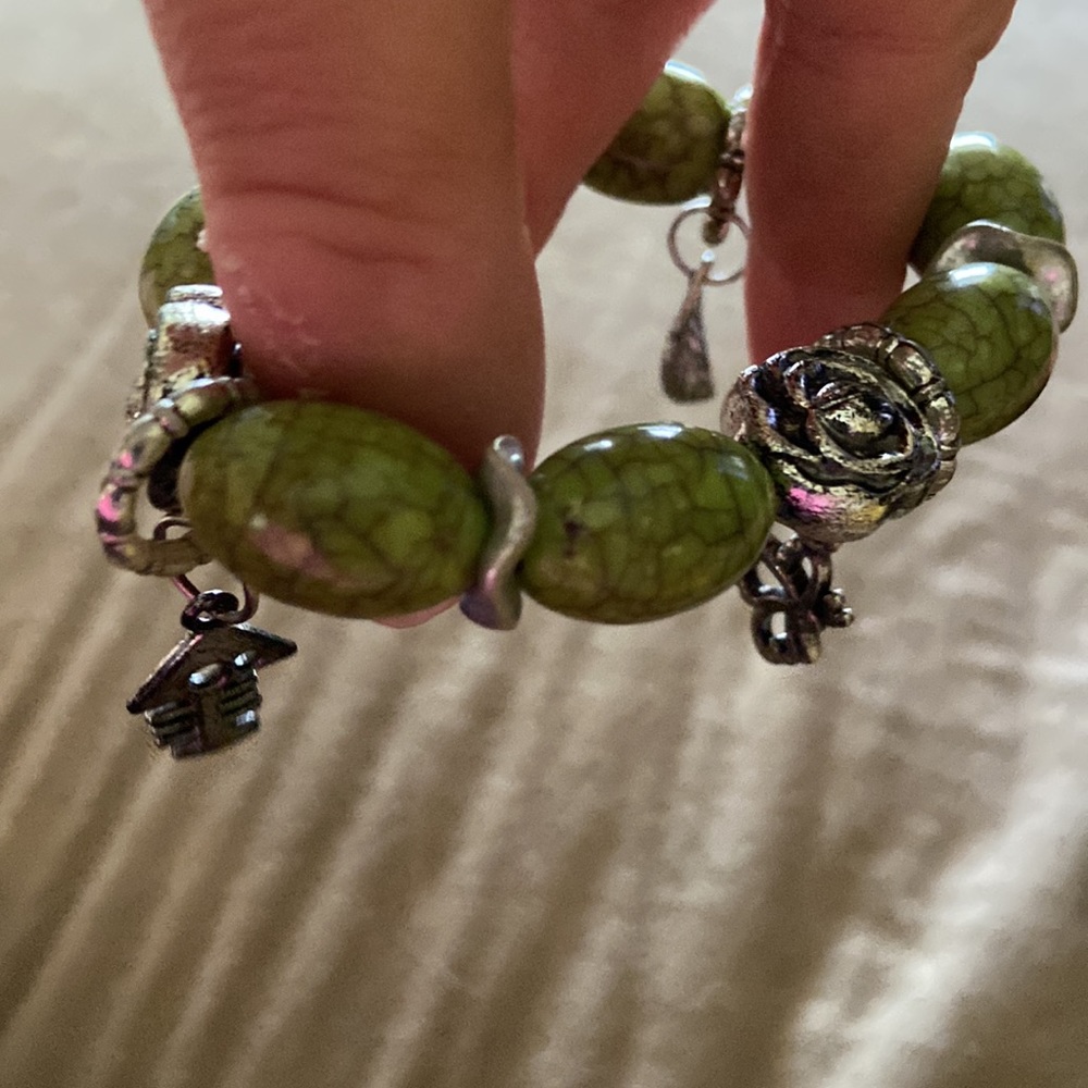 Green Roses,Butterflies,stretchable braclet - Picture 6 of 6